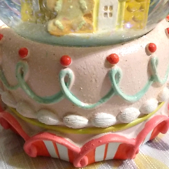 Gingerbread House Snow Globe Water Globe Pink Frosting Glittery Sparkly Cookie - Picture 6 of 7